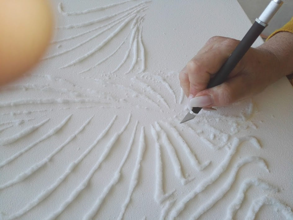 SUR LA PLAGE ABANDONNÉE – Hommage à Brigitte Bardot – Toile 3D Sable Sculpté 2021 – Œuvre Unique